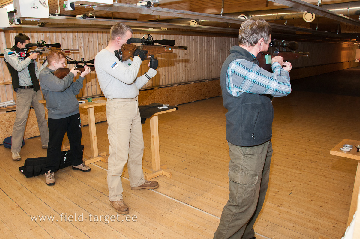 0014   koigil on pustiasend sees ning diaboolid lendavad